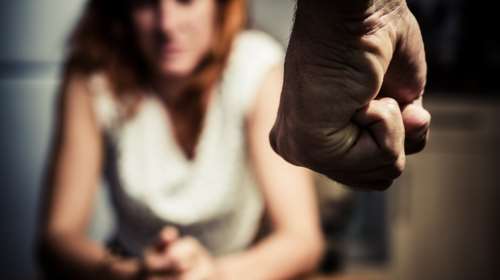Ρωσία: Σύζυγος έκοψε με τσεκούρι τα χέρια της γυναίκας του - Το ΕΔΑΔ καλεί τη χώρα να της καταβάλλει αποζημίωση 370.000 ευρώ