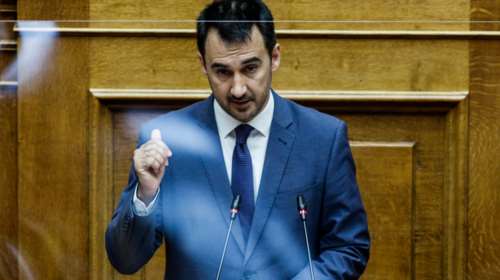 Χαρίτσης για Προϋπολογισμό: Κείμενο εκτός χρόνου και τόπου από μαθητευόμενους μάγους του νεοφιλελευθερισμού