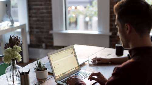 Με τηλεργασία θα λειτουργήσει αύριο το Δημόσιο - Τι ανακοίνωσε το Υπουργείο Εσωτερικών