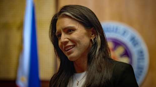 &quot;Είμαστε ένα βήμα πριν τον πυρηνικό όλεθρο&quot;: Η διευθύντρια των μυστικών υπηρεσιών των ΗΠΑ προειδοποιεί [βίντεο]