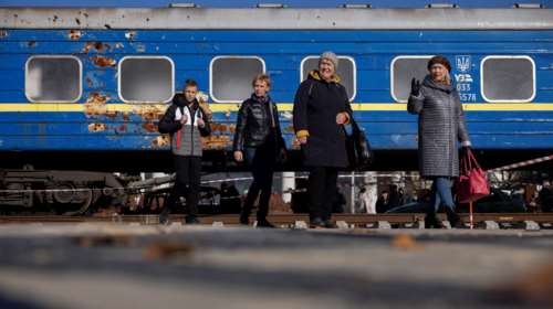 Ουκρανία: Το τρένο Νο712 και η αποβάθρα των δακρύων - Πώς συναντιούνται τα ζευγάρια που τους χώρισε ο πόλεμος