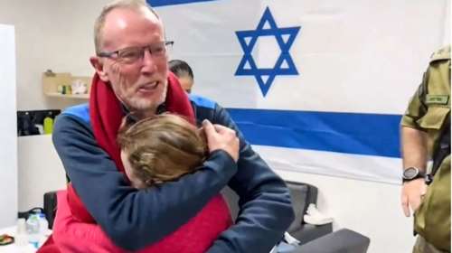 Εννιάχρονη Έμιλι: &quot;Κλαίει μέχρι να κοιμηθεί και ψιθυρίζει &quot; λέει ο πατέρας της μετά την απελευθέρωσή της από τη Χαμάς