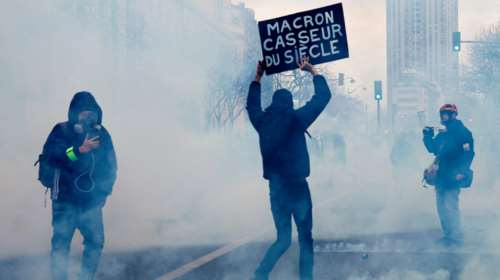 Γαλλία: Υπερψηφίστηκε η πρόταση Μακρόν για την αύξηση των ορίων ηλικίας συνταξιοδότησης - Μαζικές διαδηλώσεις