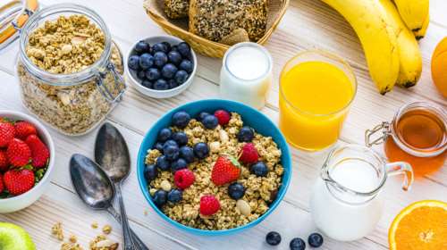 Το ιδανικό πρωινό για να μειώσουμε τη χοληστερίνη: Ποιες τροφές είναι οι καλύτερες επιλογές