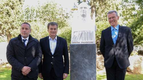 Πλήθος κόσμου και επισήμων στα αποκαλυπτήρια της νέας προτομής του Χρήστου Μαλεβίτση στον Δήμο Φιλοθέης - Ψυχικού