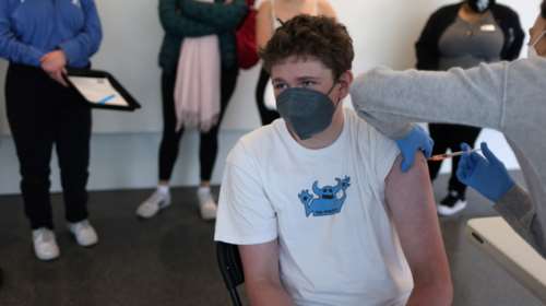 Εμβολιασμός παιδιών 15 έως 17 ετών - Χρούσος: Τις επόμενες μέρες το &quot;πράσινο φως&quot;