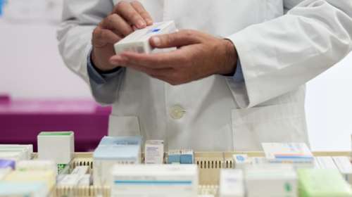 Κύκλωμα στον ΕΟΠΥΥ: &quot;Πρωταθλητής&quot; στη συνταγογράφηση δύο φαρμάκων ο 51χρονος παθολόγος - Έγραφε μέχρι και στα παιδιά του