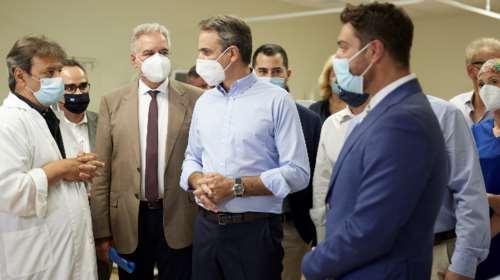 Μητσοτάκης: Κίνητρα σε γιατρούς και φαρμακοποιούς για να αυξηθούν τα ραντεβού εμβολιασμού