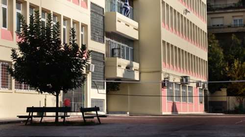 Υπο κατάληψη το σχολείο στην Κυψέλη μετα το μαχαίρωμα - Είχε επιτεθεί και στο παρελθόν σε συμμαθήτριές της η 16χρονη