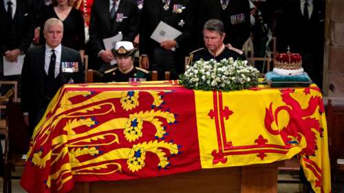 Βασίλισσα Ελισάβετ: Στο Λονδίνο μεταφέρεται σήμερα η σορός - &quot;Πυρετός&quot; έως την ημέρα της κηδείας