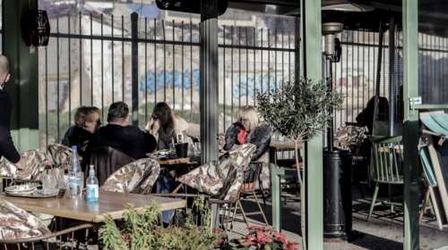 Συνεδριάζουν τη Τετάρτη οι ειδικοί: Στο τραπέζι νέα παράταση των μέτρων - Προβληματισμοί για τη μουσική