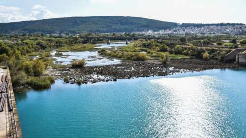 Αρτα: Δύο ανήλικα παιδιά ανασύρθηκαν χωρίς τις αισθήσεις τους από τον ποταμό Αραχθο