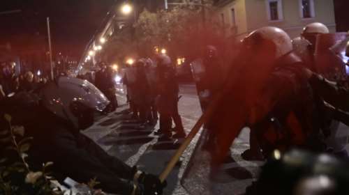 Επεισόδια με δακρυγόνα και κρότου λάμψης στην πορεία για το μετρό στα Εξάρχεια - 15 προσαγωγές