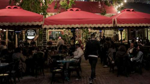 Σε ισχύ από σήμερα τα νέα μέτρα: Ρεβεγιόν έως τις 2 τα ξημερώματα - Εστίαση έως 12 χωρίς μουσική και όρθιους