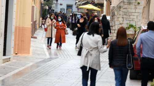 Έρχονται νέοι περιορισμοί για ανεμβολίαστους και επιστράτευση ιδιωτών γιατρών: Κυλιόμενο ωράριο στο δημόσιο και τηλεργασία