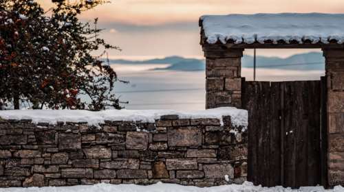 Σε εξέλιξη το νέο κύμα κακοκαιρίας: Ερχονται χιόνια και σε χαμηλό υψόμετρο