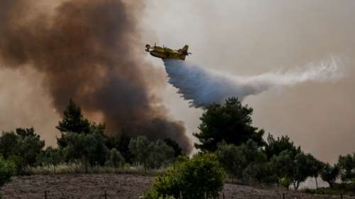Τέσσερις πυρκαγιές σε Ελευσίνα και Ασπρόπυργο, μεγάλη αναζωπύρωση στον Βαρνάβα - Εκκενώθηκε οικισμός στα Νέα Στύρα