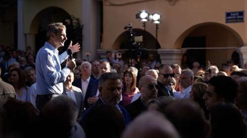 Κυριάκος Μητσοτάκης: Το φραστικό επεισόδιο με γυναίκα που φώναζε στην ομιλία του στην Κέρκυρα και η αντίδρασή του [βίντεο]