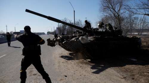 Ουκρανία: Σφίγγει επικίνδυνα ο κλοιός στο Κίεβο - Μια ανάσα τα ρωσικά τανκ από την είσοδο της πόλης