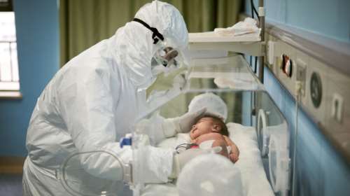 Αγωνία στη Θεσσαλονίκη: Διασωληνώθηκε βρέφος 12 ημερών - Γέννησε πρόωρα 36χρονη με κορoνοϊό