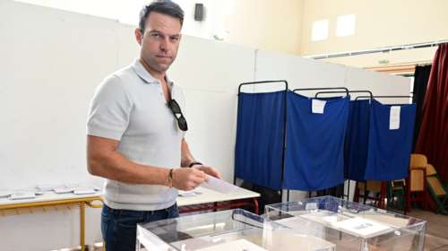 Ψήφισε στην Εκάλη ο Κασσελάκης: Οι Ελληνες να επιλέγουν ανθρώπους με προϋπηρεσία στην εργασία και με καθαρά χέρια