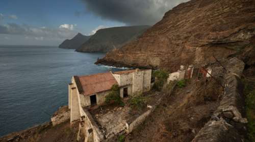 Βρετανία: Σκέψεις να στείλει τους αιτούντες άσυλο στο νησί εξορίας του Ναπολέοντα