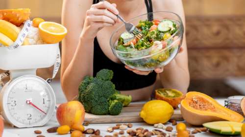 Το μεγάλο δίλημμα για να χάσουμε βάρος: Διαλειμματική νηστεία ή να μετράμε θερμίδες; Η απάντηση σε νέα έρευνα