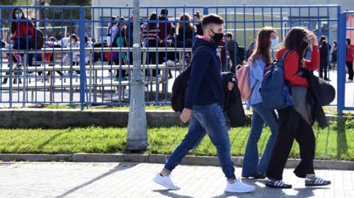 Ανοίγουν τα Λύκεια από Δευτέρα: Δύο υποχρεωτικά self tests για μαθητές και καθηγητές - Αναλυτικά η διαδικασία