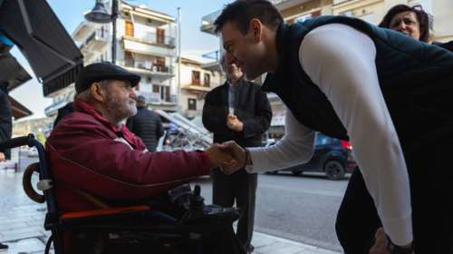 &quot;Πώς απ’ τα μέρη μας;&quot;: Απροειδοποίητη περιοδεία Κασσελάκη στην Αιτωλοακαρνανία, συνομίλησε με πολίτες [βίντεο]