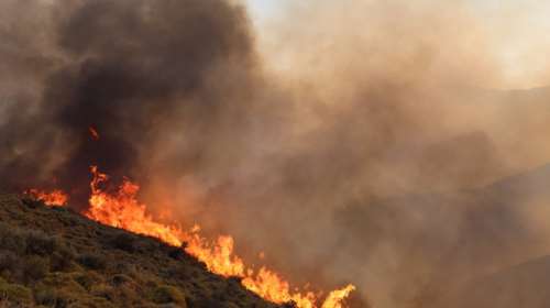 Φωτιά στη Χίο: Νέα μηνύματα 112 – Μάχη σε τρία μέτωπα, εκκενώθηκαν 16 οικισμοί [εικόνες]