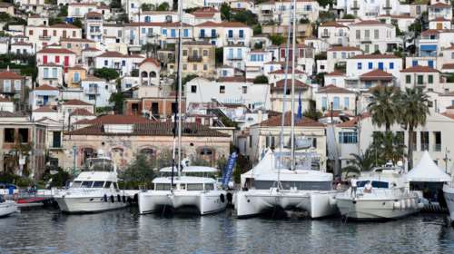 Κορονοϊός: Σε καραντίνα ο Πόρος - Απαγορεύονται οι συναθροίσεις, υποχρεωτικά μάσκες σε όλο το νησί