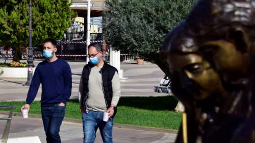 Αντιστέκεται ο κορονοϊός: Οι 4 &quot;κόκκινες&quot; περιοχές που ανησυχούν τους ειδικούς