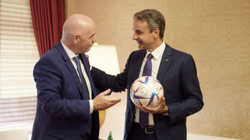 Συνάντηση Μητσοτάκη με τον πρόεδρο της FIFA Τζιάνι Ινφαντίνο στο Κατάρ [εικόνες]