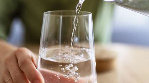 Τι πρέπει να τρώμε στον καύσωνα: Τα τρόφιμα που προσφέρουν την καλύτερη ενυδάτωση