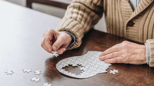 Αλτσχάιμερ: Για πρώτη φορά φάρμακο επιβραδύνει την απώλεια μνήμης και αλλάζει την πορεία της νόσου - Τι έδειξε η μελέτη