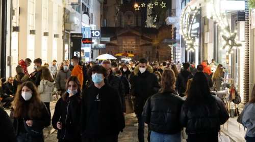 Μετάλλαξη Όμικρον: Πώς θα γιορτάσουμε την αλλαγή του χρόνου - Ρεβεγιόν με νέα μέτρα και χωρίς μουσική
