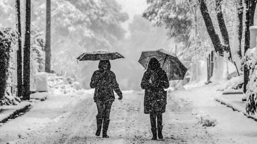 Κακοκαιρία Avgi: Κλειστά σχολεία, διακοπή κυκλοφορίας και αυστηροί έλεγχοι για αλυσίδες - Τι ισχύει με τηλεργασία και ντελίβερι