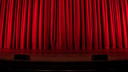 Αποκαλύψεις - σοκ για γνωστό σκηνοθέτη: Φωνές παιδιών από Βαλκάνια και Πακιστάν ακούγονταν από το διαμέρισμά του [Βίντεο]