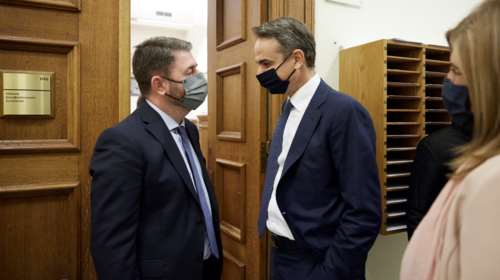 Αναψε φωτιές η δήλωση Ανδρουλάκη για πρωθυπουργό &quot;άγνωστο Χ&quot; - Βολές από ΝΔ, αναταραχή στο ΠΑΣΟΚ