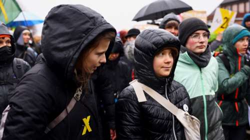 Γερμανία: Τεράστια επιχείρηση εκκένωσης χωριού από ακτιβιστές - Μετέφεραν σηκωτή την Γκρέτα Τούνμπεργκ [βίντεο]