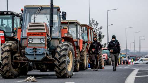 Αγρότες έκλεισαν την Αθηνών - Λαμίας στο Κάστρο Βοιωτίας