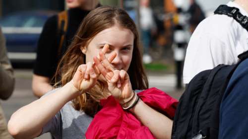 Συνελήφθη στην Χάγη η Γκρέτα Τούνμπεργκ - Διαδήλωνε κατά των ορυκτών καυσίμων [εικόνες]