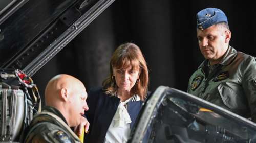 Την 338 Μοίρα στην αεροπορική βάση Ανδραβίδας επισκέφθηκε η Κατερίνα Σακελλαροπούλου [εικόνες]