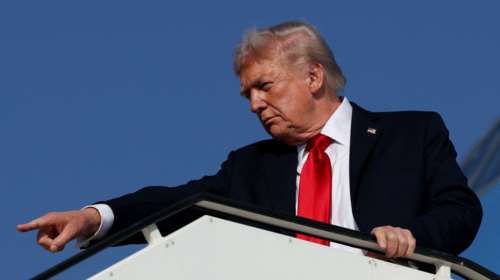 &quot;Συμπεριφορά στασιαστών τιμωρείται με θάνατο!&quot;: Ο Τραμπ απειλεί Δημοκρατικούς βουλευτές που καλούν τον στρατό σε ανυπακοή