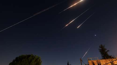 Σοκαριστικό βίντεο: Η &quot;βροχή&quot; πυραύλων του Ιράν κατά του Ισραήλ