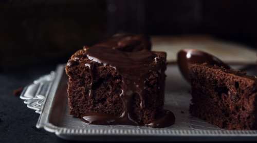Πανεύκολο και νηστίσιμο υγρό κέικ σοκολάτας - Λιώνει στο στόμα