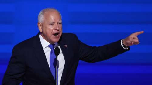 Αποθέωση για τον Τιμ Γουόλς στο Συνέδριο των Δημοκρατικών: Στο πλευρό του Όπρα Γουίνφρι και Μπιλ Κλίντον [εικόνες]