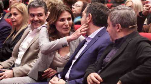 "Αλέξη, ρίχ' το": Τα ευτράπελα στην παρουσίαση της "Ιθάκης" και το τρυφερό χάδι της Μπαζιάνα στον Τσίπρα [εικόνες - βίντεο]