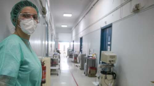 Γεμάτες οι επτά στις δέκα ΜΕΘ-covid σε όλη τη χώρα - Αυξάνονται οι διασωληνωμένοι αλλά με χαμηλότερο ρυθμό