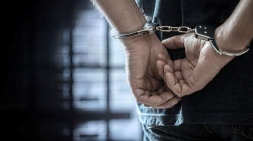 Σύλληψη μίας δικηγόρου και ενός γιατρού για το κύκλωμα παράνομων υιοθεσιών και εμπορίας ωαρίων